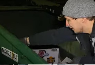 Zaradio 90.000 evra kopajući po smeću (VIDEO)