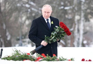 Putin odao počast žrtvama opsade Lenjingrada, posjetio mjesto gdje počiva njegov brat (VIDEO)