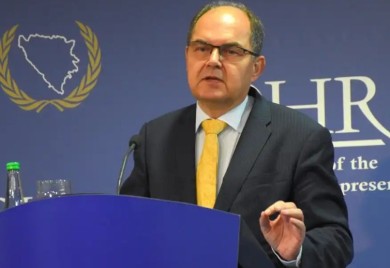 Šmit poništio Zakon o nepokretnoj imovini Srpske
