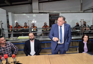 Prekinut štrajk nakon sastanka sa Dodikom: radnici „Nove Ljubije“ dobijaju šest plata