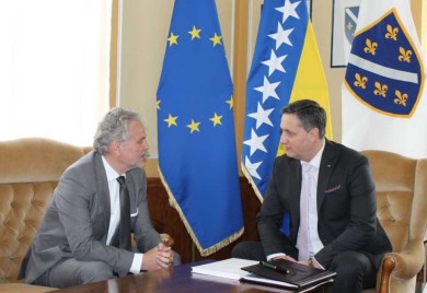 Bećirović od Zatlera traži sankcije EU za Dodika