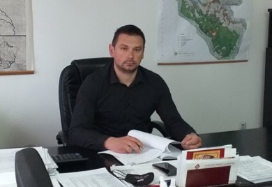 Direktor ubijedio napadača da ostavi bombe: “Rekao sam mu da ćemo sve riješiti i zagrlio ga”