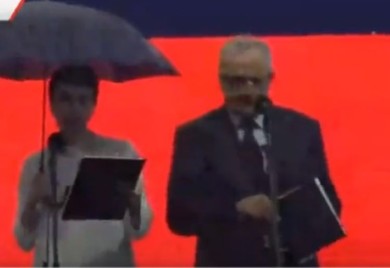 Gaf voditeljke? Predsjednik Srpske Milorad Dodik na skupu u Beogradu najavljen kao "Milan"