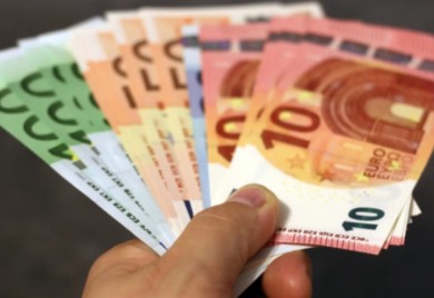 Koristan vodič za žene: Evo kako se sa muškarcem razgovara o novcu