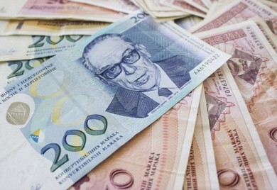 Bibliotekarka u Vlasenici u knjizi pronašla 900 KM