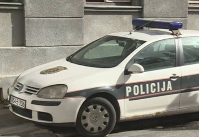 Pretresi na 16 lokacija u Cazinu