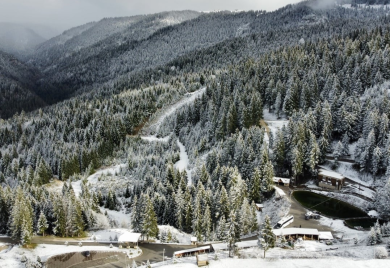 Planinsku ljepoticu uljepšale pahuljice i sunce
