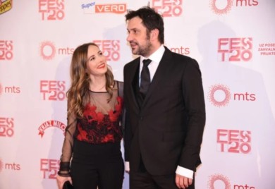 JOVANA STOJILJKOVIĆ SE PORODILA Srećnu vijest objavio prijatelj glumačkog para, otac Goran Bogdan sija od sreće