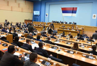 Od 1. januara veće plate zaposlenih u javnim ustanovama Srpske