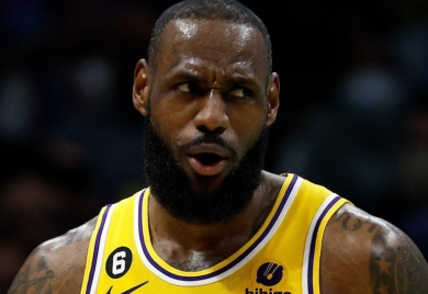Lebronov dres prodat za skoro četiri miliona dolara (FOTO)