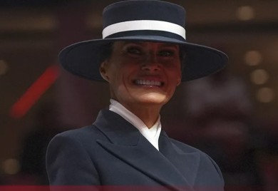 Zvanični portret Melanije Tramp: Mreže ''gore'', porede je sa Kler Andervud