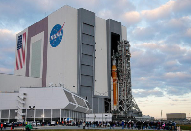 NASA odgađa misiju slijetanja na Mjesec 2027. zbog tehničkih problema i teorija zavjere o drevnom gradu