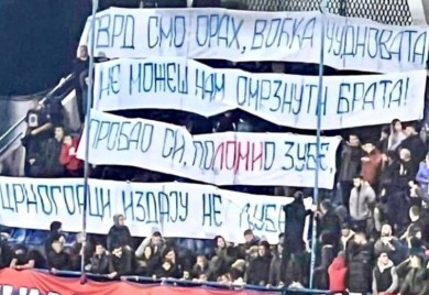 Skrivena poruka navijača Srbije u Podgorici upućena Đukanoviću?
