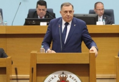 Dodik dao rok od sedam dana da se poništi Šmitov zakon i najavio reakcije