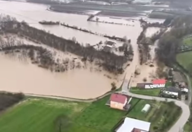 Poplavljena područja oko Gradiške, pogledajte snimak iz helikoptera (VIDEO)