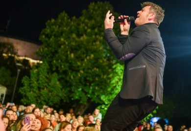 Boris Režak i “One tri” raspjevali Banjalučane