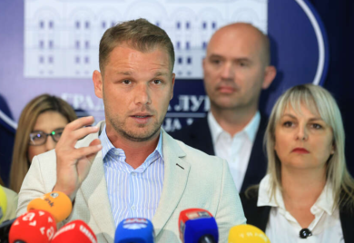 "SNSD ŠIRI NEISTINE" Iz PDP tvrde da Stanivuković i saradnici NISU KUPOVALI STANOVE NOVCEM IZ GRADSKE KASE, najavljuju tužbe