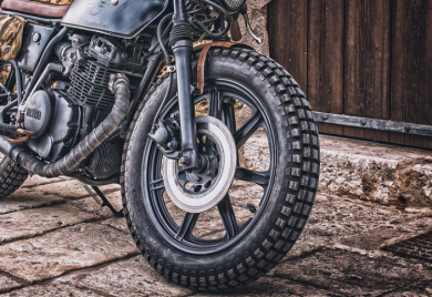 PRIJEDOR: Težak sudar sa automobilom, motociklista prevezen u bolnicu