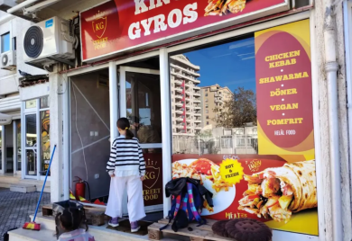 Turci meta i u Baru: Demoliran fast food