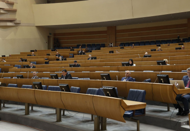 Poslanici podržali budžet i uskratili povećanje plata zvaničnicima