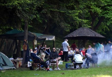 Gdje za Prvi maj? Gril žurke u kafanama sve popularnije