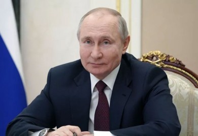 Putin dobio Kuran na poklon u džamiji Džuma u Derbentu
