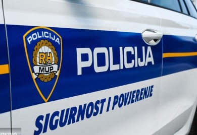 Kamion naletio na tri djevojke na trotoaru, jedna poginula