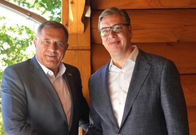 Dodik čestitao Vučiću i SNS-u pobjedu na izborima