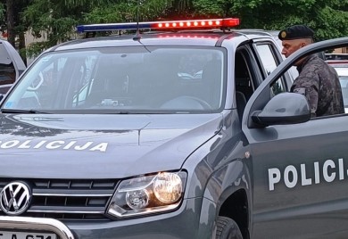 Tuzlanski kanton: Tri policajca uhapšena zbog navođenja maloljetnica na prostituciju