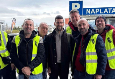 Taksisti okupirali Đokovića na aerodromu u Sarajevu