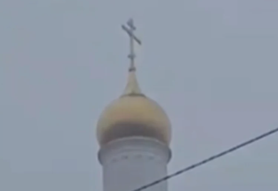 Crkva Svete Trojice snimljena u trenutku zemljotresa: Odjekuju zvona, a svi gledaju u krst