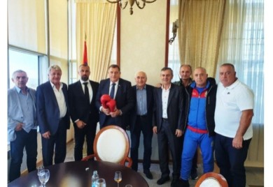 Dodik sa legendama BK "Slavija"