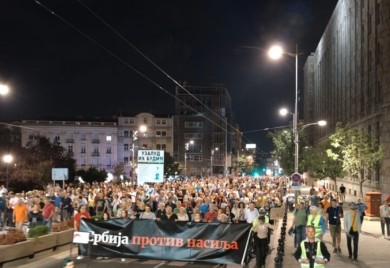 Održan 22. protest “Srbija protiv nasilja”: znak RTS-a obojen u pink