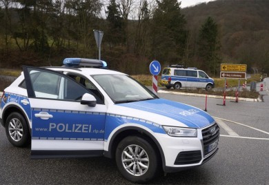 Tuča na utakmici tinejdžera u Njemačkoj: Fudbaler na terenu usmrtio navijača (15)