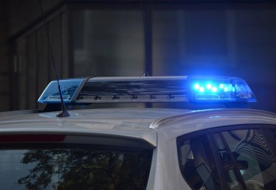 Muškarac ušao u prodavnicu, ubio suprugu i pobjegao