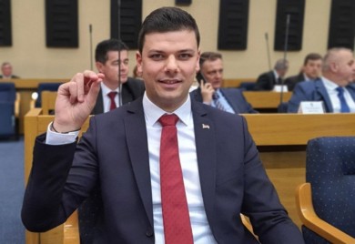 Smijenjen Momčilo Antonić