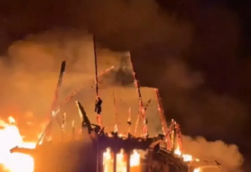 Haos u Holandiji za Novu godinu: Policiju zasuli vatrometom, gorjela crkva, ima mrtvih