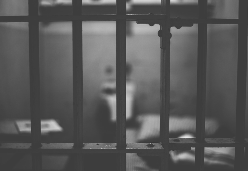 Osuđen na 40 dana zatvora zbog drskosti: Djevojci došao pred stan i rekao: “Đe ti je momak?“