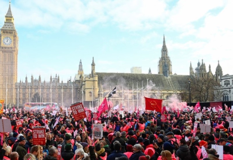 Pola miliona radnika u štrajku (VIDEO)