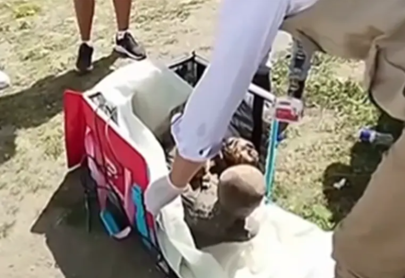 Dostavljač u torbi nosio mumiju: To mi je djevojka