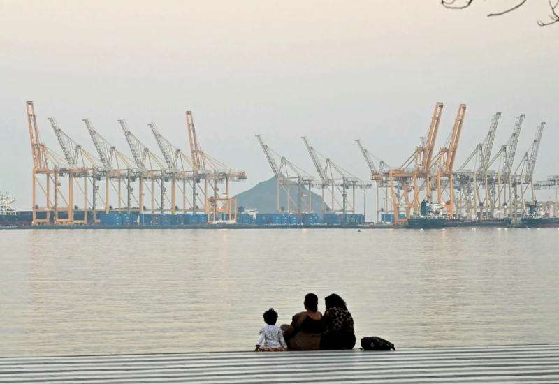 Stotine brodova usidrene u Persijskom zalivu