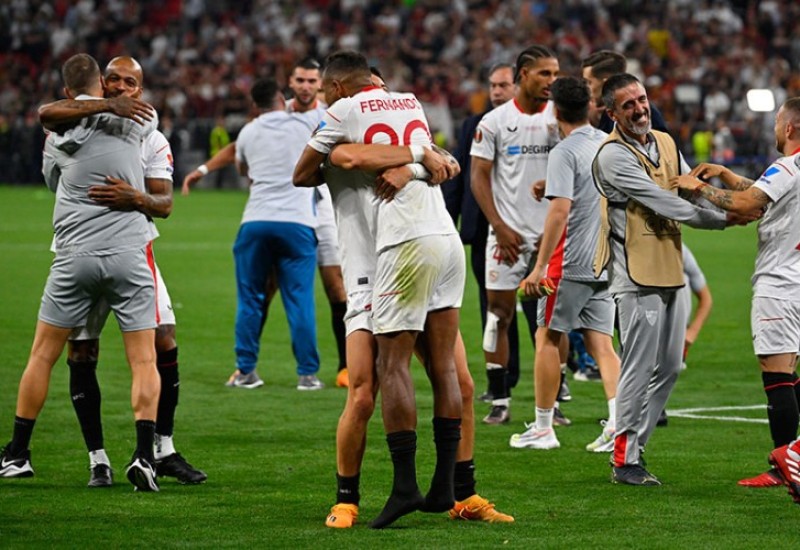 Fudbaleri Sevilje sedmi put osvojili Ligu Evrope, Murinjo izgubio prvo finale