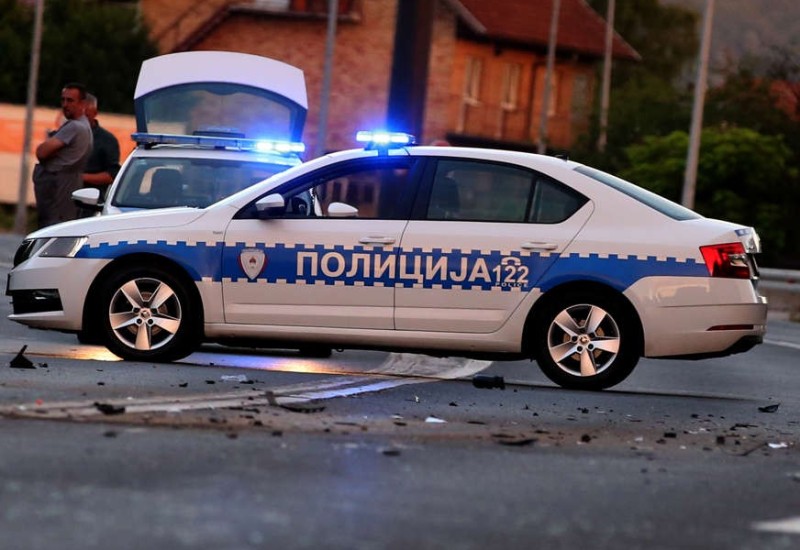 Jedna osoba povrijeđena u udesu kod Sarajeva, saobraćaj obustavljen