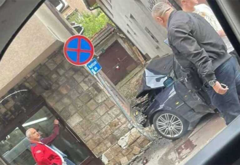SARAJEVO: Automobil udario u zgradu, povrijeđene dvije osobe