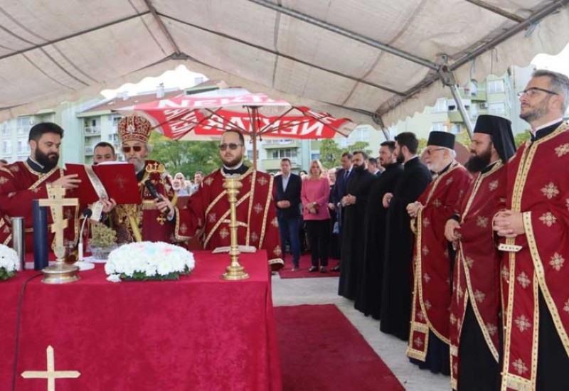 Episkop Jefrem osveštao temelje Hrama u Adi