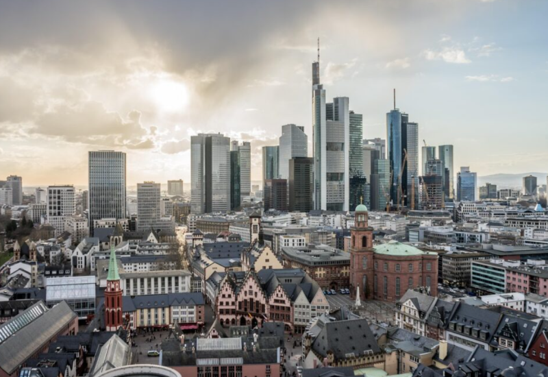 Rasprava na Fejsu: “Radim u Frankfurtu za 2.800 eura, stan kao kutija šibica 600 evra”