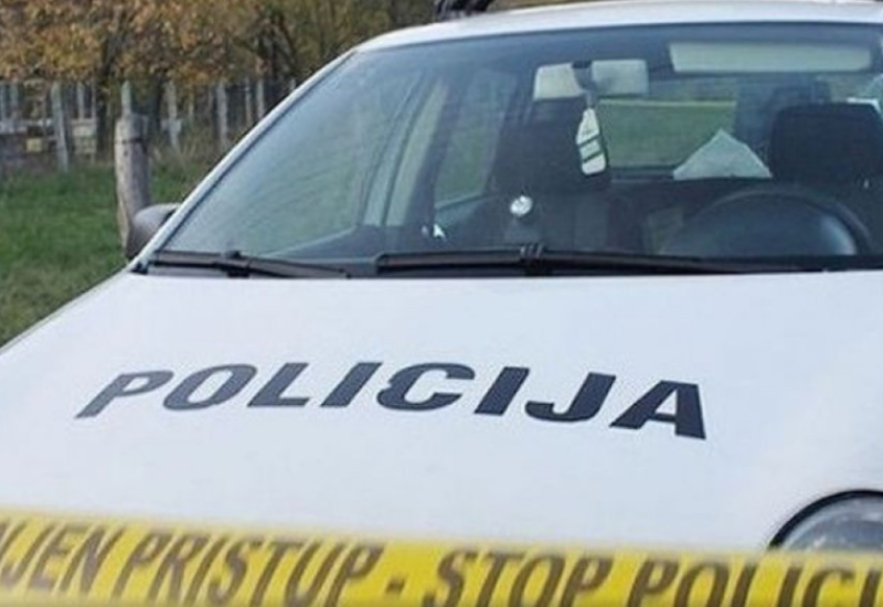 Teška saobraćajna nesreća: Kombi udario dva pješaka