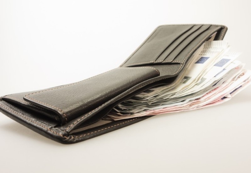 Pronašao novčanik, pa preko Fejzbuka potražio vlasnika