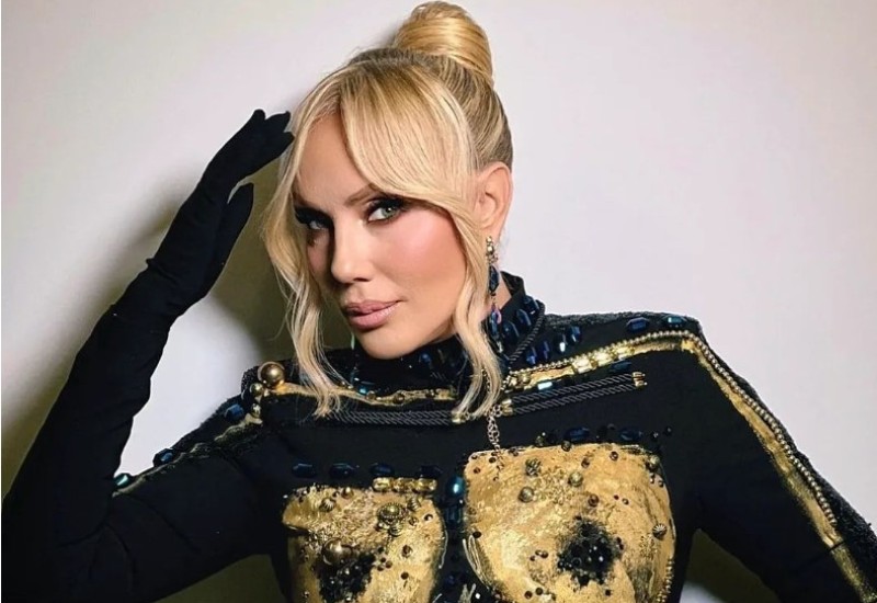 Lepa Brena u novogodišnjem programu obukla neobičnu haljinu i izazvala mnogobrojne kritike