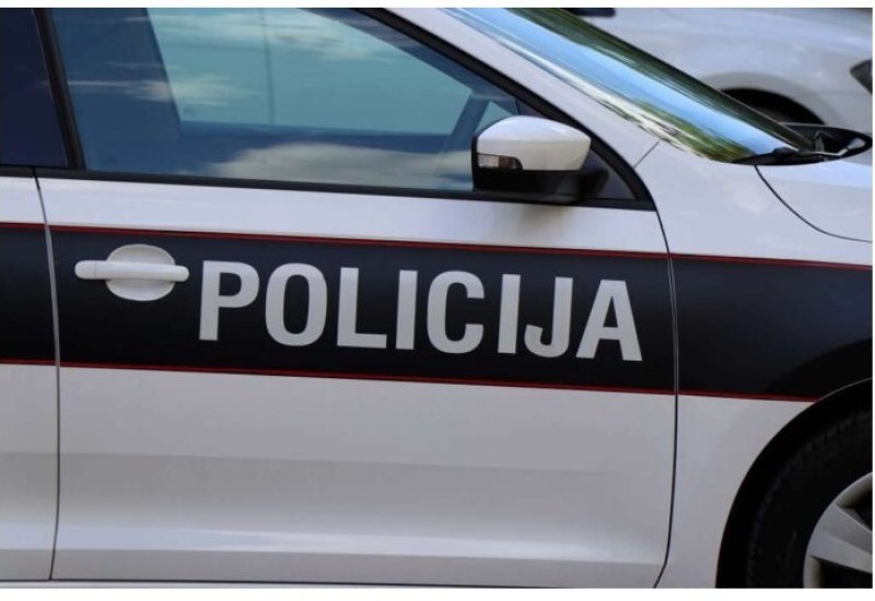 Kombijem se zabijao u auta pa policiji lagao o postavljenoj bombi